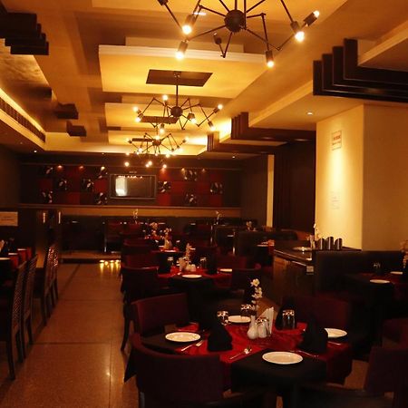Hotel Parbhat Inn Panchkula Zewnętrze zdjęcie